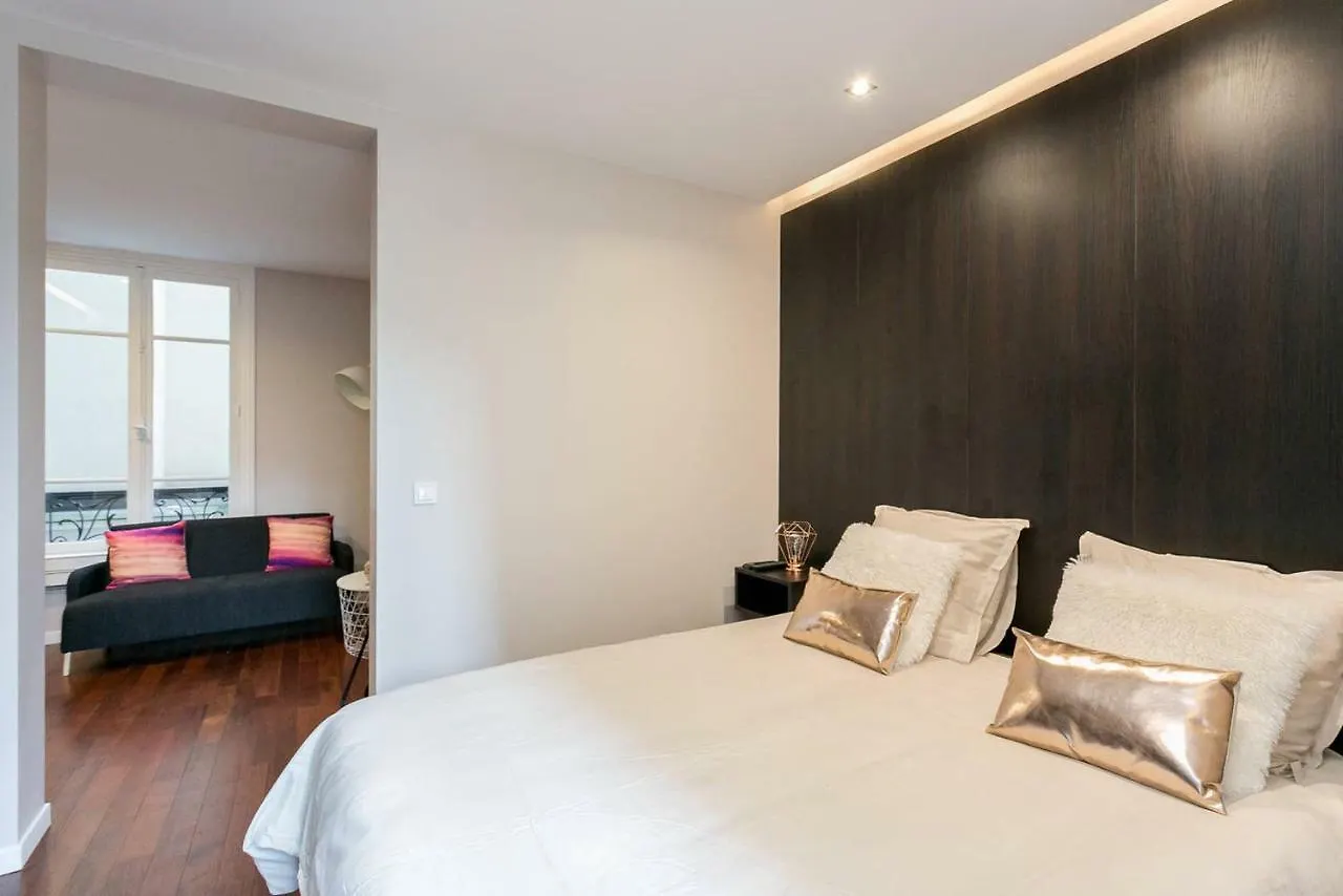 Charmant Studio Neuf Proche Des Invalides باريس